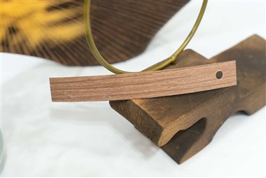 Bordatura per bordi in PVC con venature del legno marrone e bianco